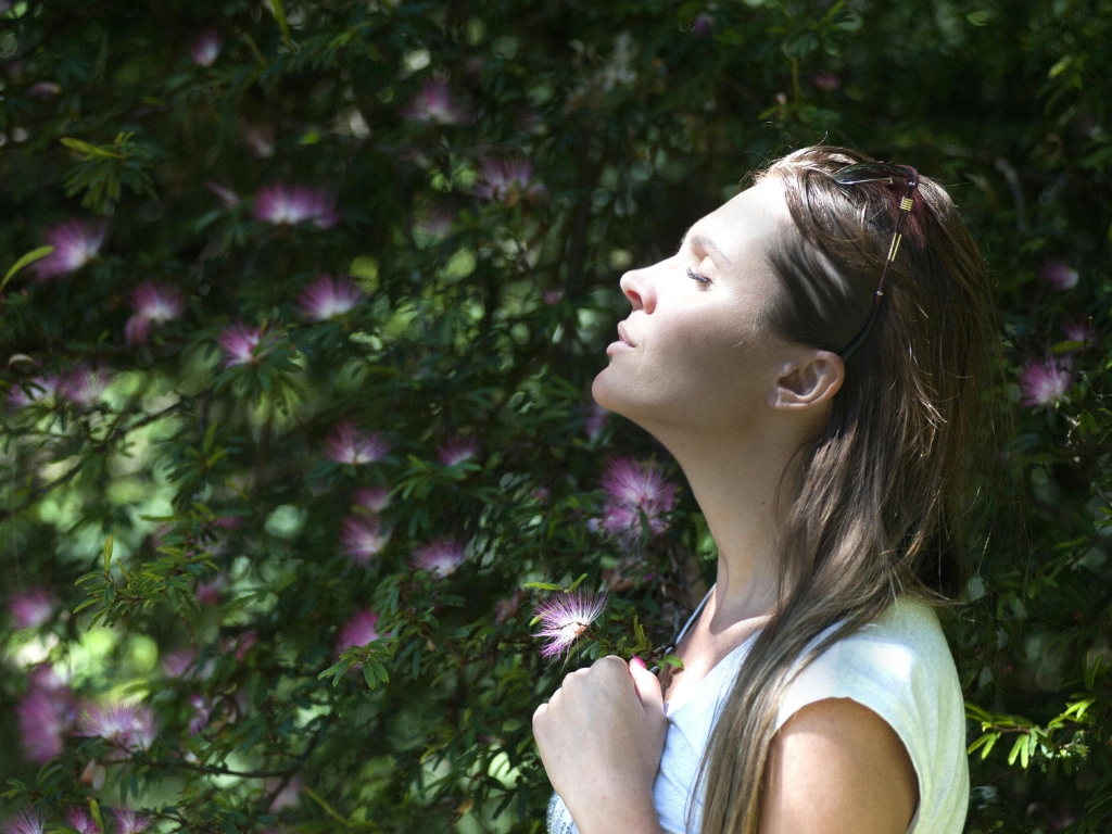 Mental load relief: Woman taking 1 min out for deep breathing